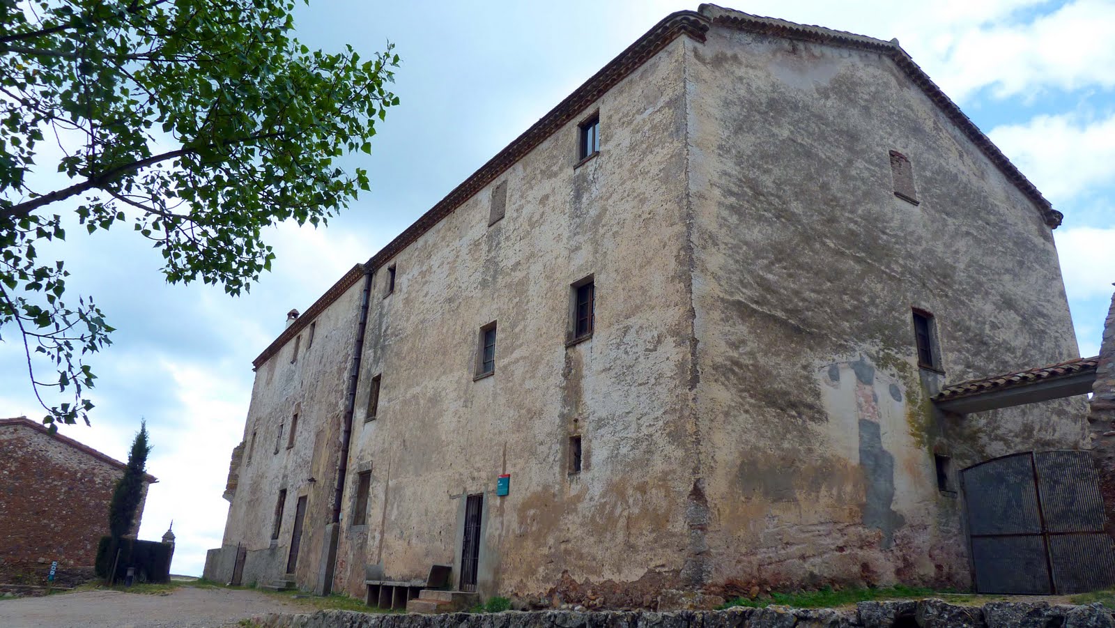 Restauració i revegetació de l’urbanització del Mas de la Mata