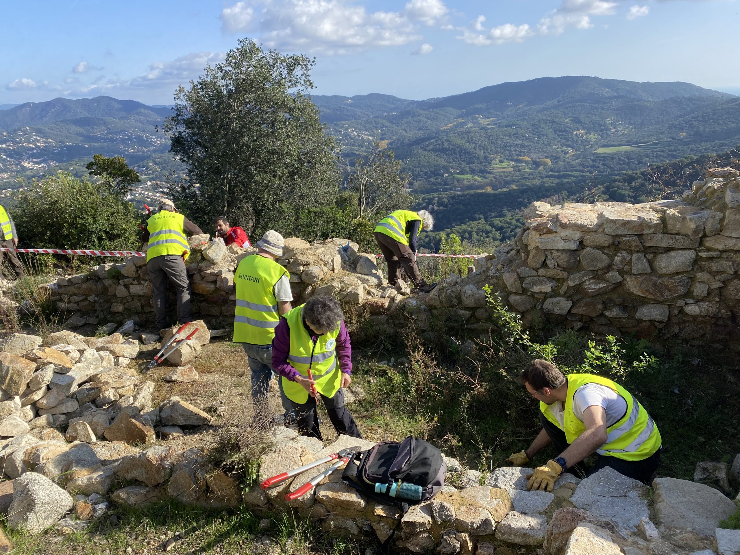 Neteja de vegetació al jaciment ibèric de Cèllecs